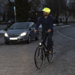 Nákrčník na cyklistickú prilbu, reflexný, vodeodolný, neónovo žltý