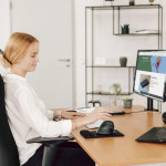 Vertikálna ergonomická bezdrôtová myš EMW-500, pre pravákov, čierna