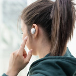 Bluetooth slúchadlá Freedom Buddy, štuple, nabíjacie puzdro, biele