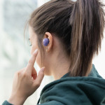 Bluetooth slúchadlá Freedom Buddy, štuple, nabíjacie puzdro, fialové