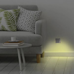 LED nočné svetlo Edge do zásuvky, nočný senzor, teplé svetlo